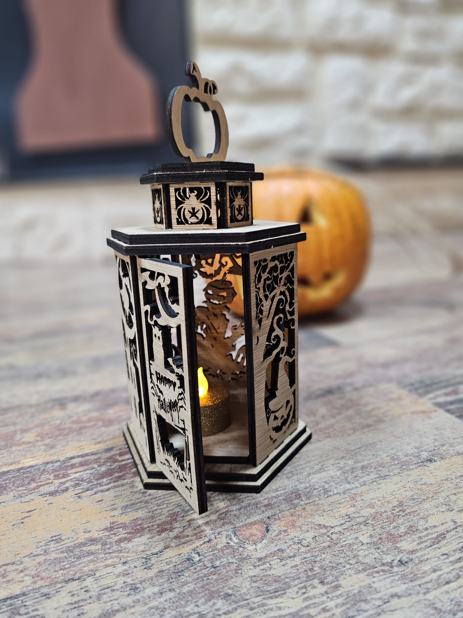 Felinar din lemn, cu 6 fețe, potrivit pentru Halloween Felinar din lemn, cu 6 fețe, potrivit pentru Halloween