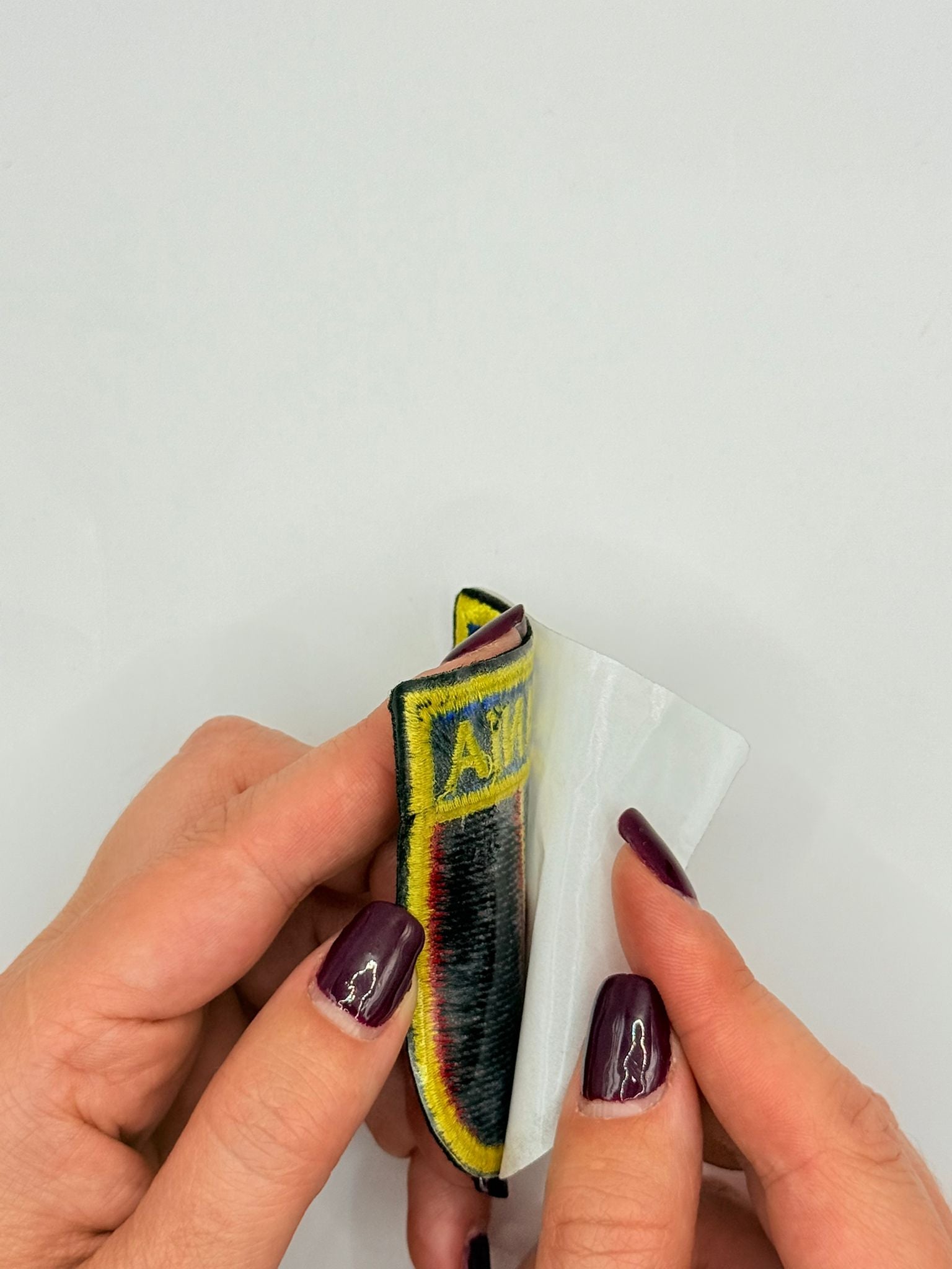 Emblemă / Patch brodată, cu folie adezivă – România tricoloră Emblemă / Patch brodată, cu folie adezivă – România tricoloră