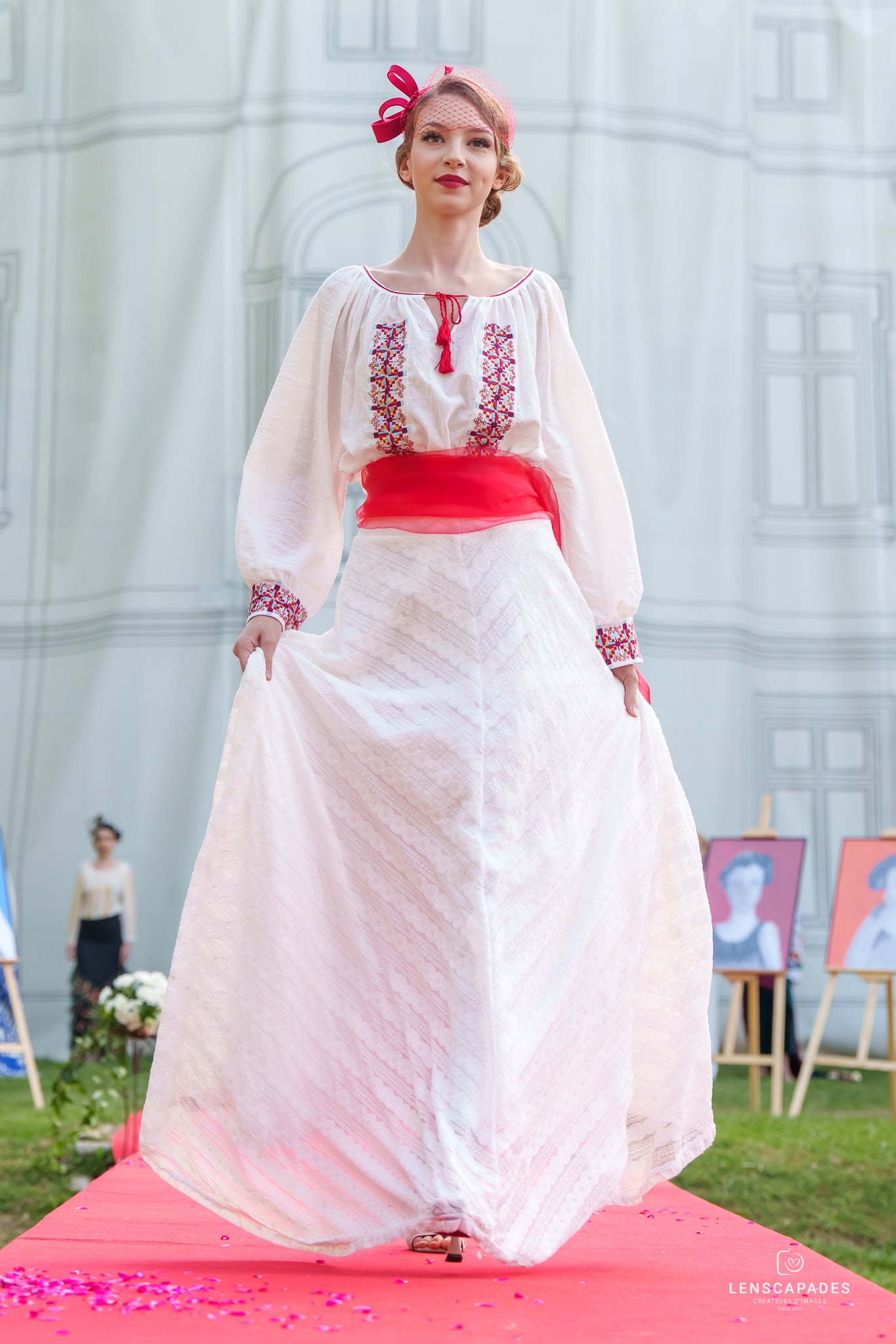 Fustă elegantă din dantelă albă Fustă elegantă din dantelă albă