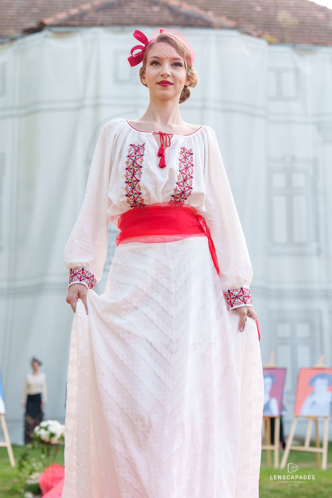 Fustă elegantă din dantelă albă Fustă elegantă din dantelă albă