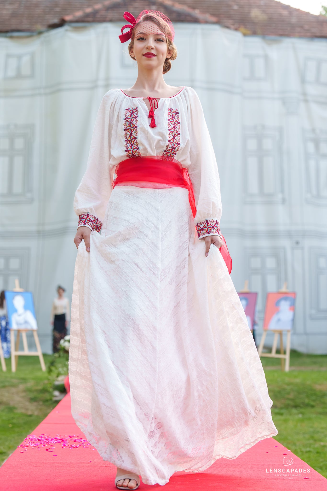 Fustă elegantă din dantelă albă Fustă elegantă din dantelă albă