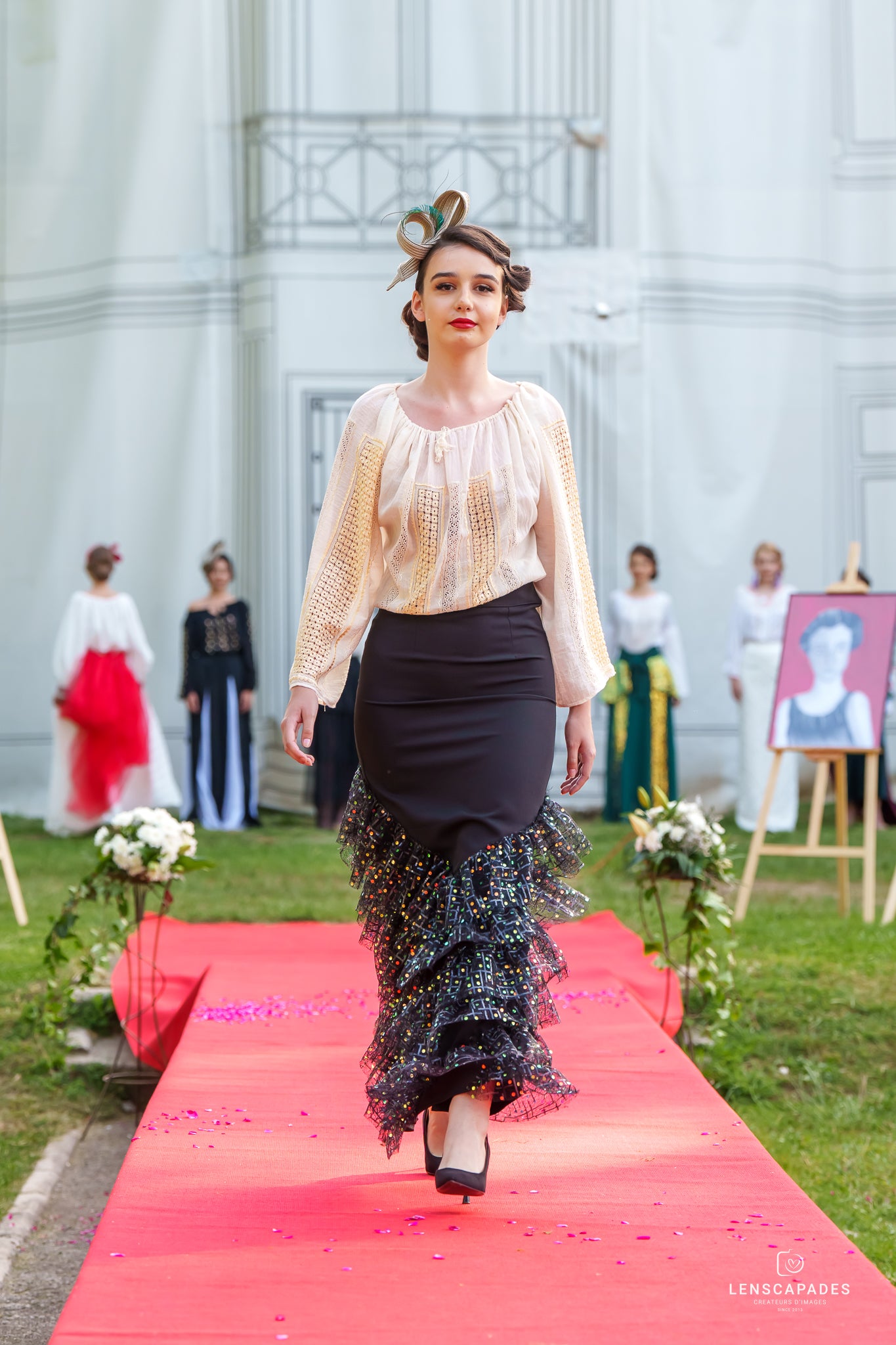 Fustă neagră elegantă cu volane din dantelă Fustă neagră elegantă cu volane din dantelă