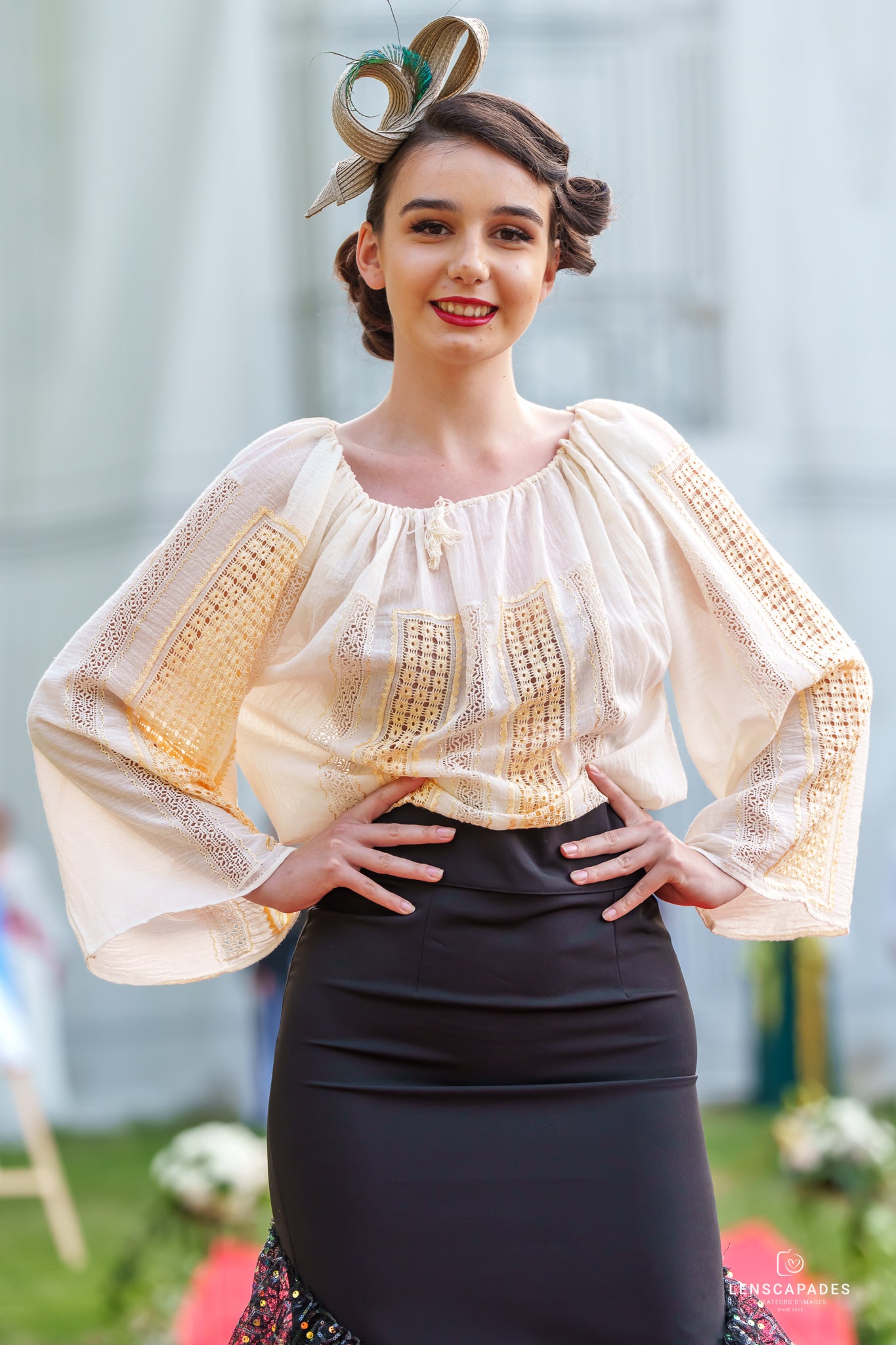 Fustă neagră elegantă cu volane din dantelă Fustă neagră elegantă cu volane din dantelă