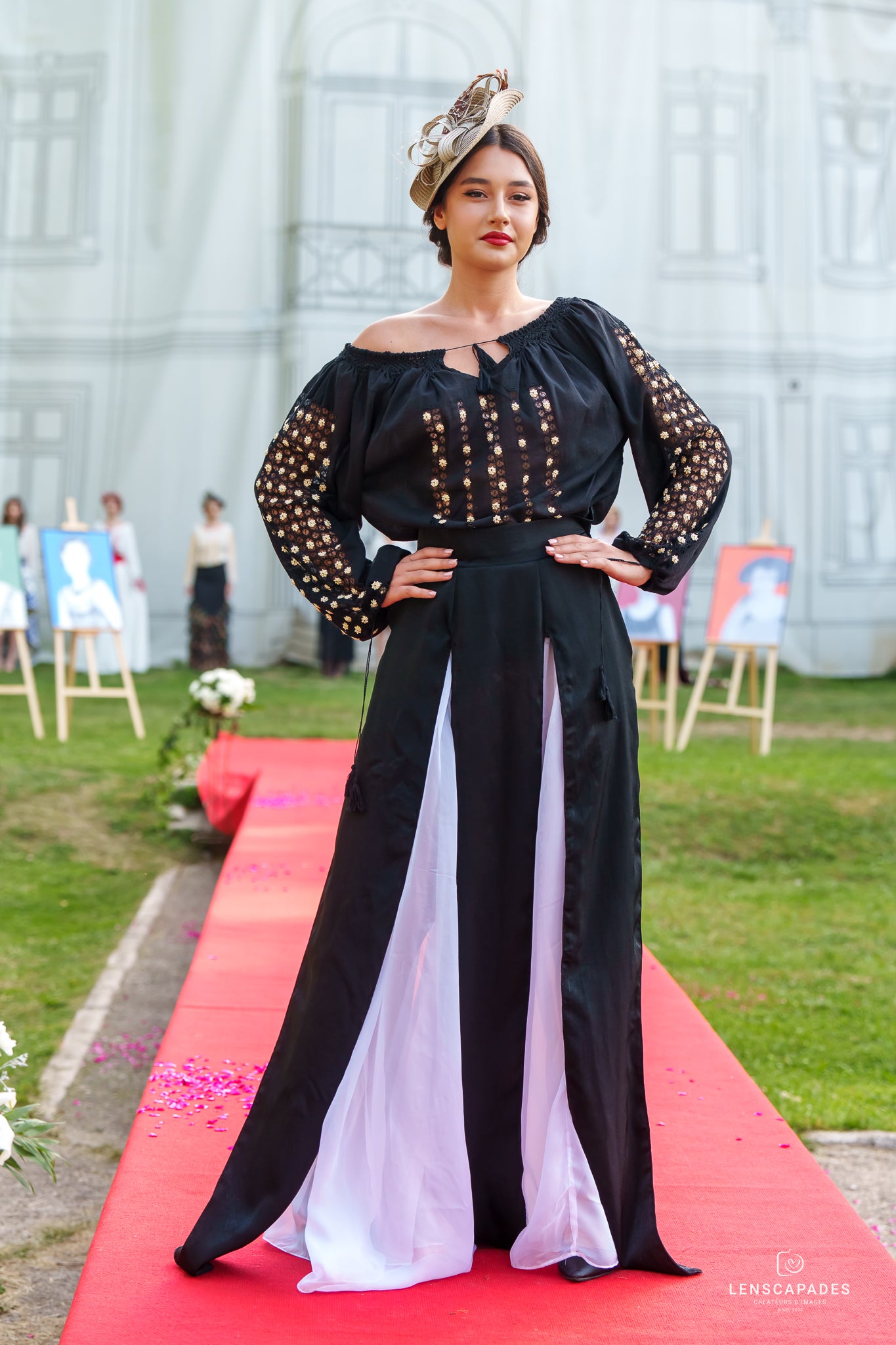 Fustă senzuală în alb și negru Fustă senzuală în alb și negru