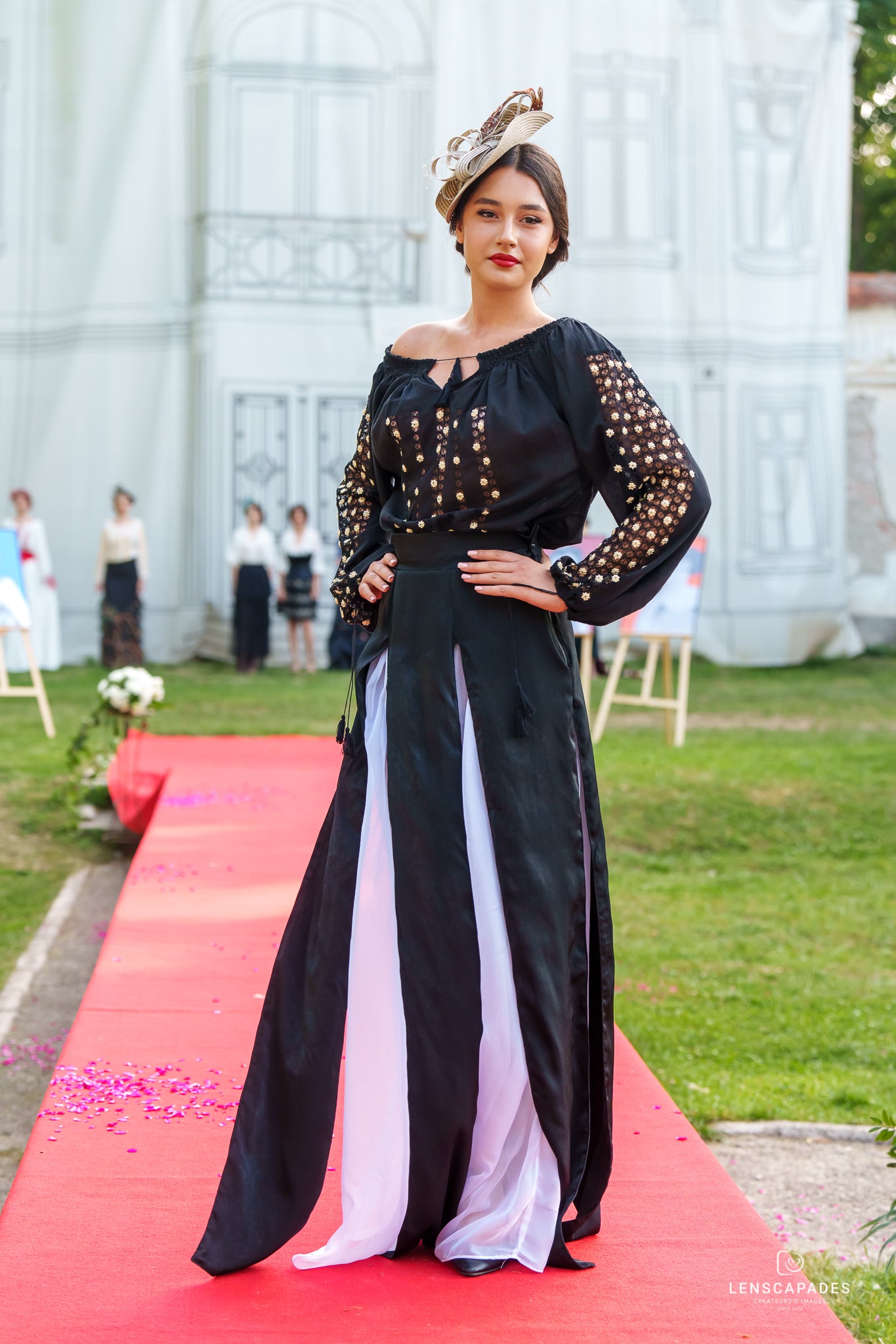 Fustă senzuală în alb și negru Fustă senzuală în alb și negru