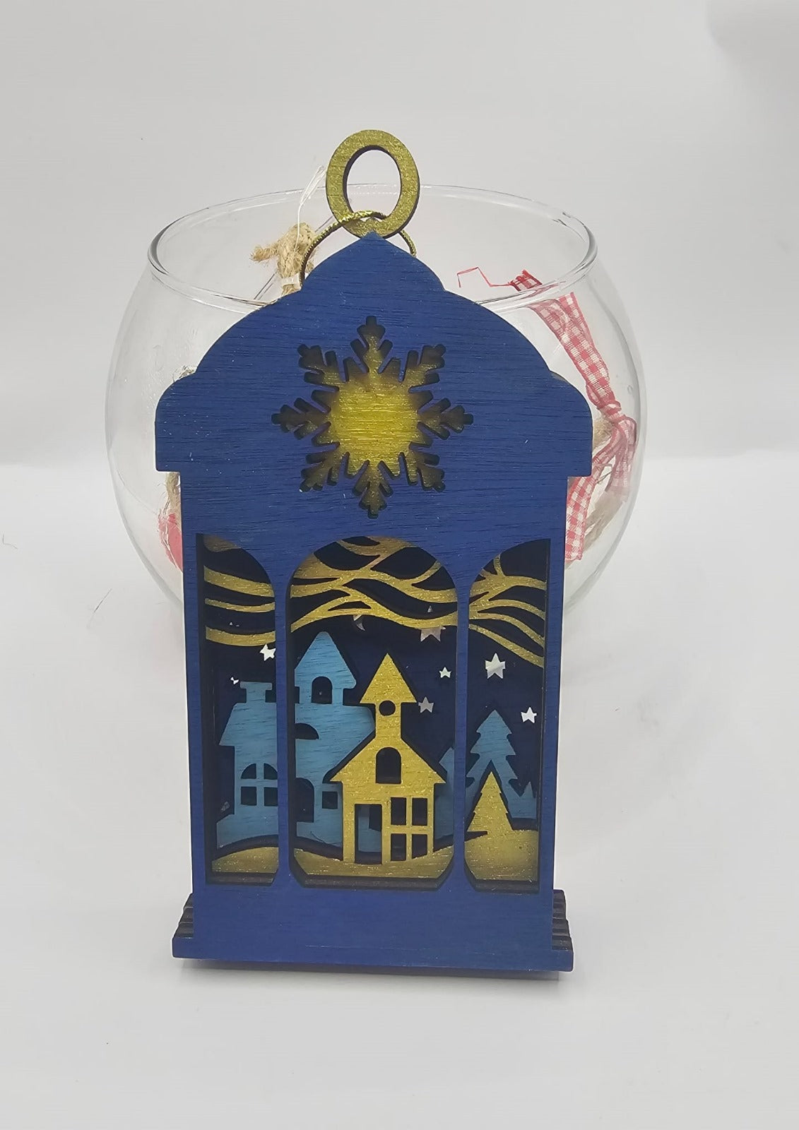 Decorațiune / ornament din lemn pictată, în Spiritul Crăciunului Decorațiune / ornament din lemn pictată, în Spiritul Crăciunului