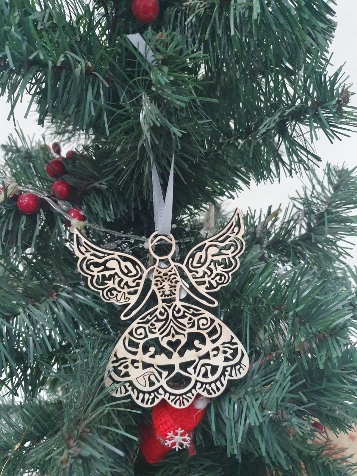 Decorațiune din lemn în formă de îngeraș dantelat elegant Decorațiune din lemn în formă de îngeraș dantelat elegant
