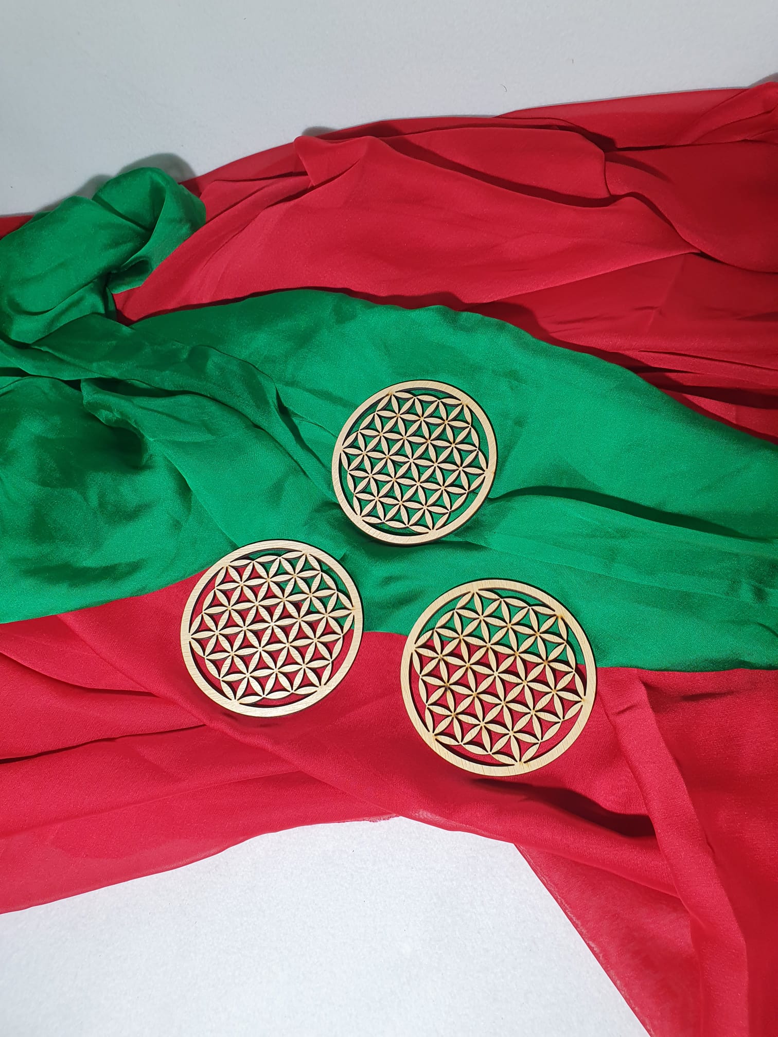 Decorațiune/ magnet din lemn floarea vieții Decorațiune/ magnet din lemn floarea vieții