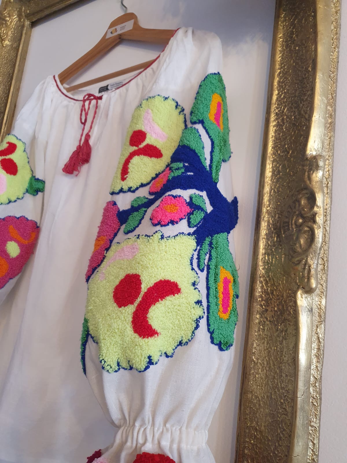IE Vintage cu broderie florală cu ac persan IE Vintage cu broderie florală cu ac persan