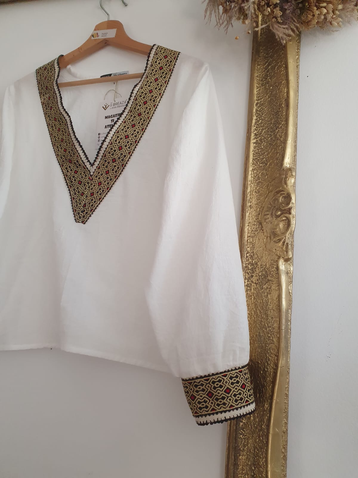 Bluză Modernă cu Aplicație Vintage, brodată foarte mărunt Bluză Modernă cu Aplicație Vintage, brodată foarte mărunt