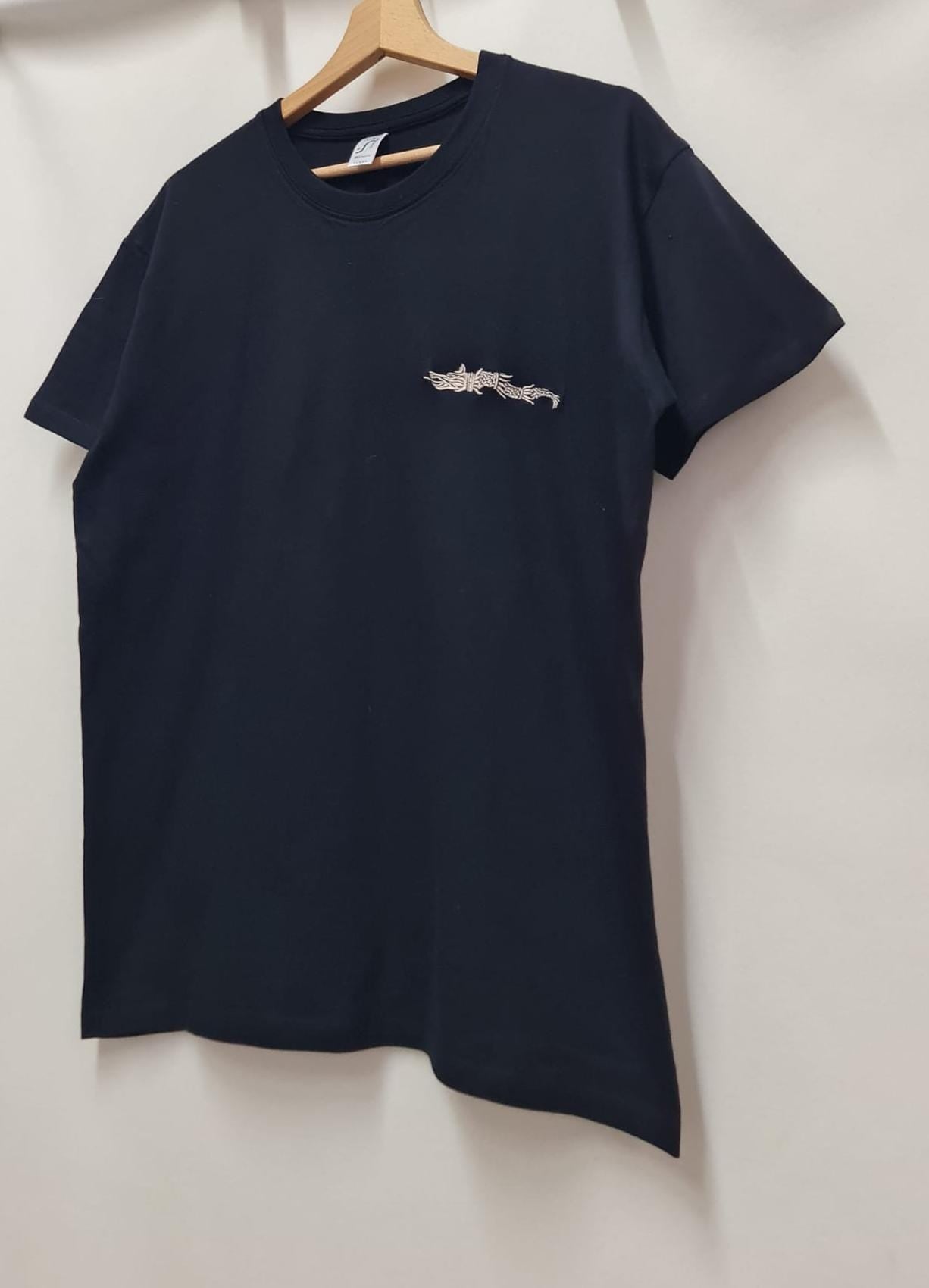 Tricou bărbătesc brodat – Lupul Dacic Tricou bărbătesc brodat – Lupul Dacic