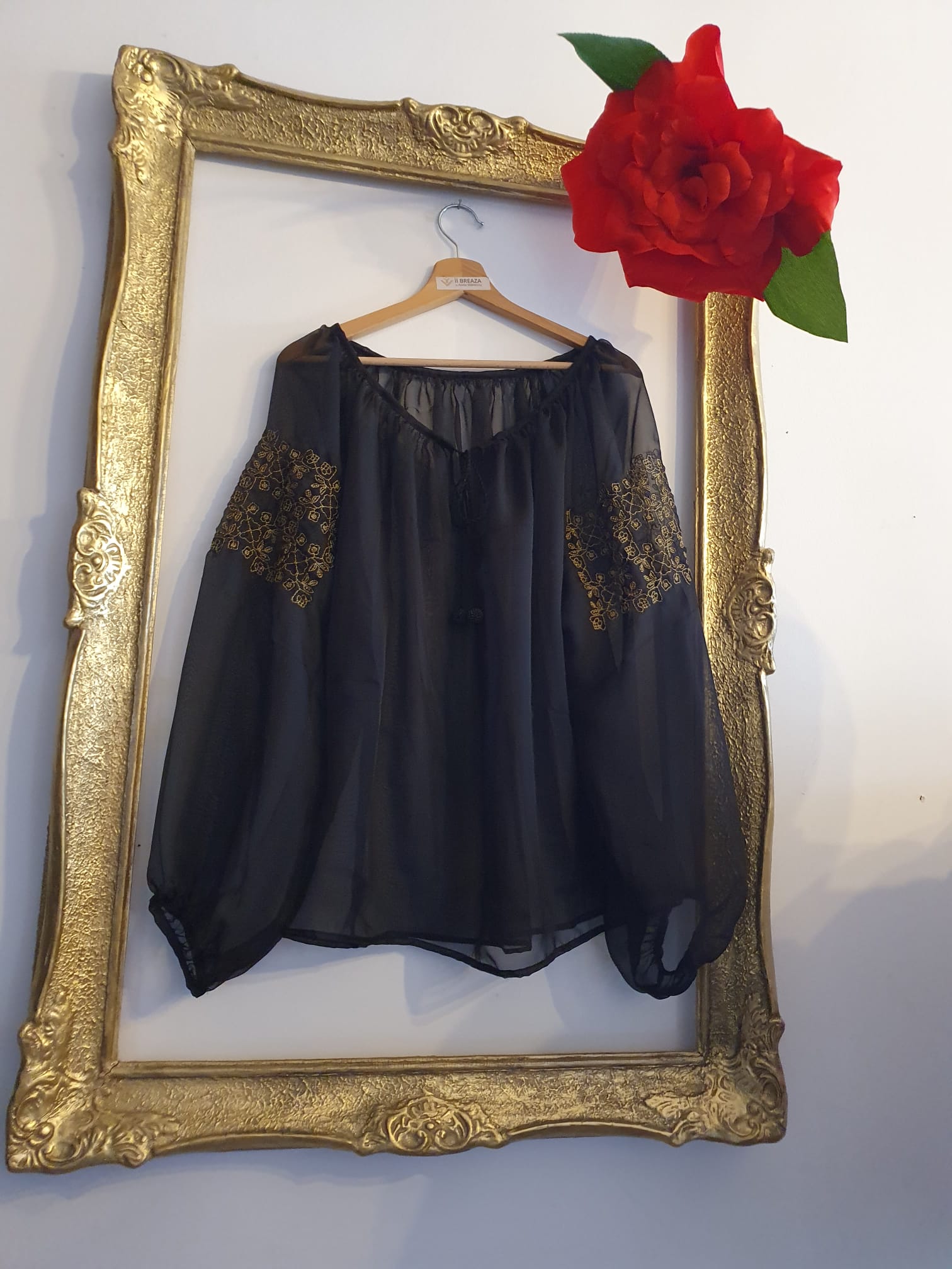 Bluză „Pure Silk” Desăvârșirea Eleganței – Eleganță și Tradiție în Fiecare Fir Bluză „Pure Silk” Desăvârșirea Eleganței – Eleganță și Tradiție în Fiecare Fir