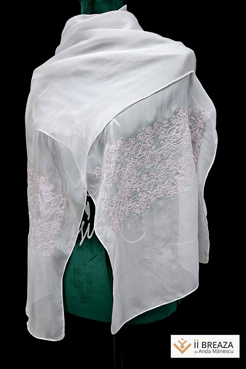 Maramă/ eșarfă brodată cu modelul Multicolorul, pe mătase naturală, 200 x 40 cm Maramă/ eșarfă brodată cu modelul Multicolorul, pe mătase naturală, 200 x 40 cm