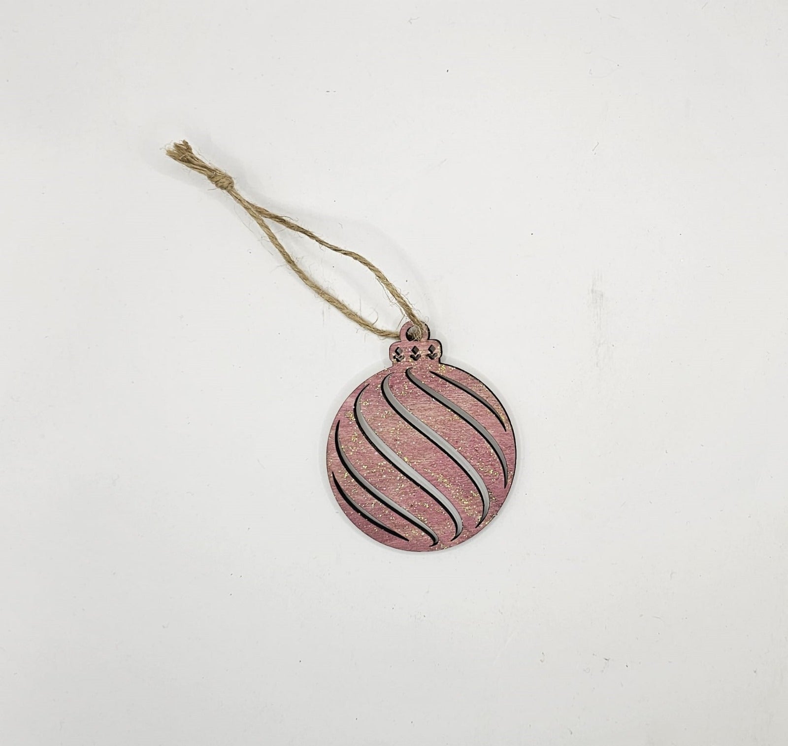 Decorațiune/ ornament glob din lemn, pentru împodobit bradul de Crăciun Decorațiune/ ornament glob din lemn, pentru împodobit bradul de Crăciun
