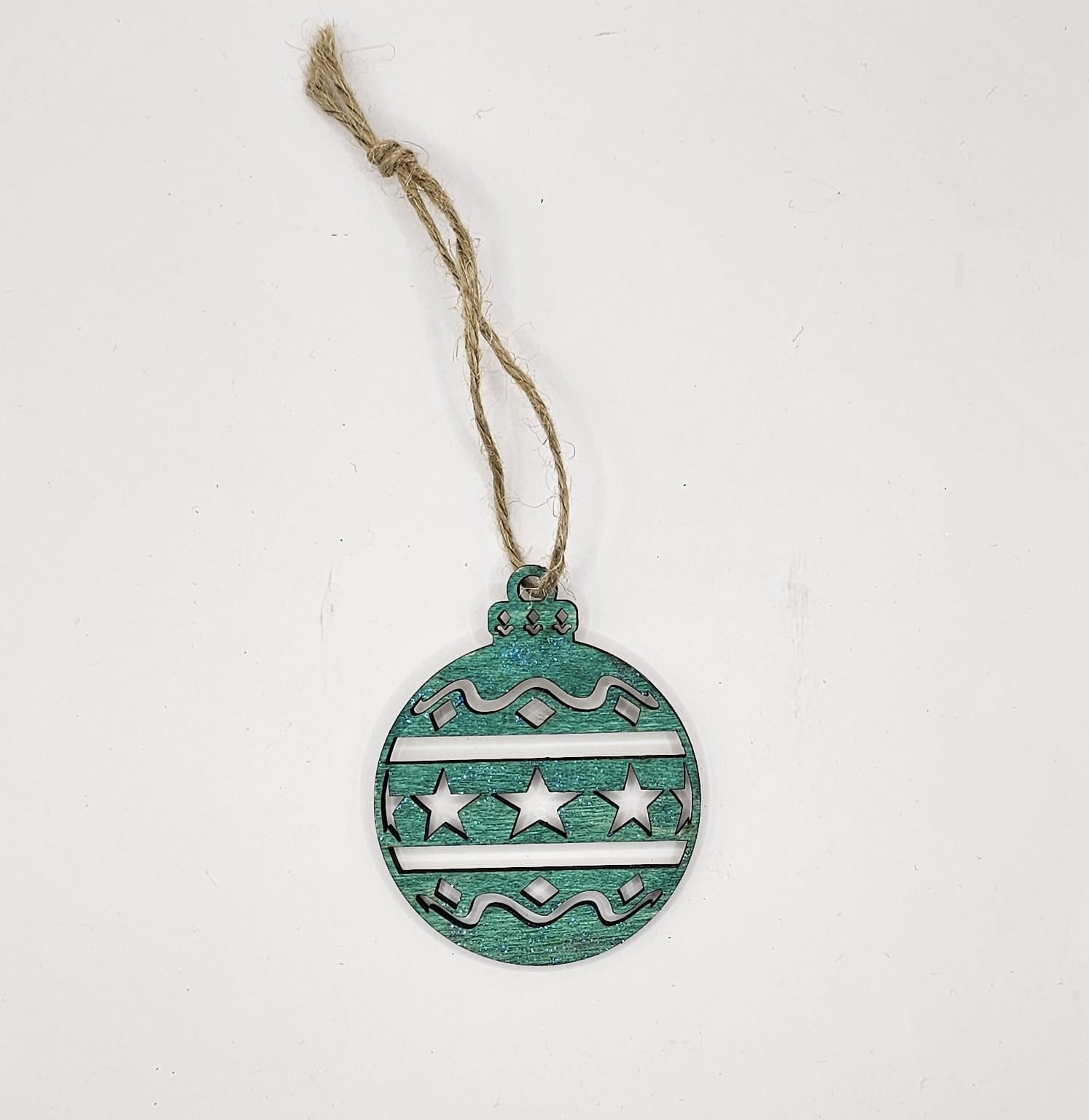 Decorațiune/ ornament glob din lemn, pentru împodobit bradul de Crăciun Decorațiune/ ornament glob din lemn, pentru împodobit bradul de Crăciun