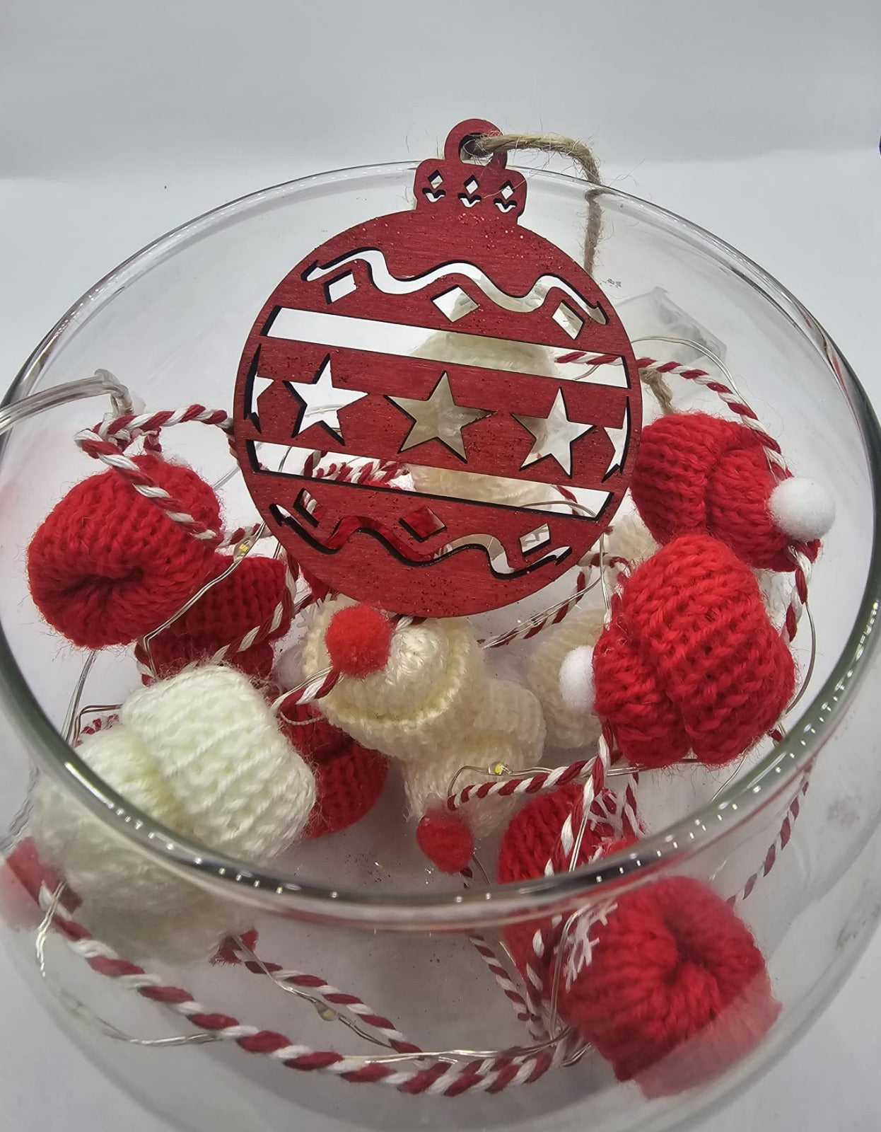 Decorațiune/ ornament glob din lemn, pentru împodobit bradul de Crăciun Decorațiune/ ornament glob din lemn, pentru împodobit bradul de Crăciun
