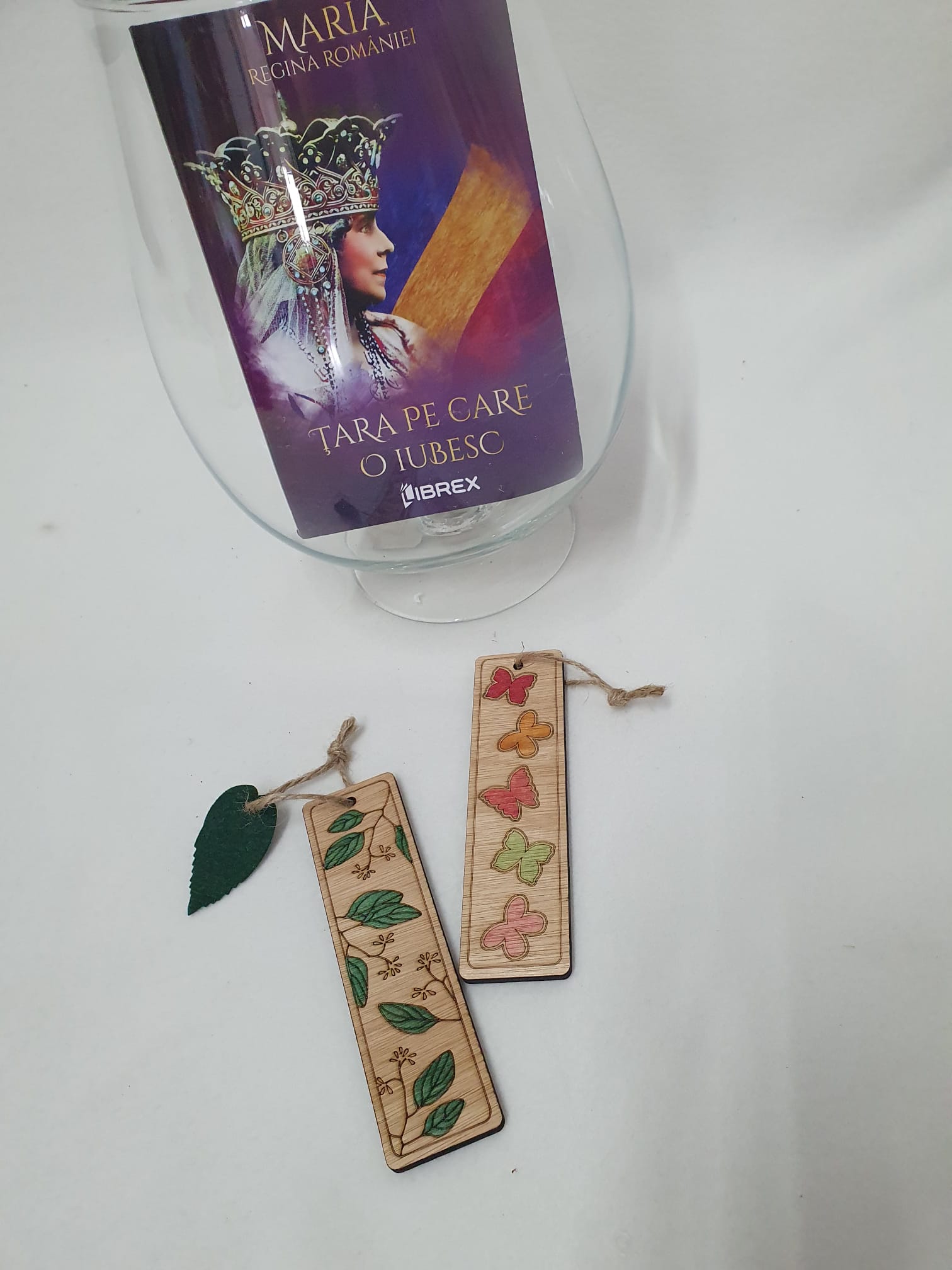 Semn de carte din lemn gravat Semn de carte din lemn gravat