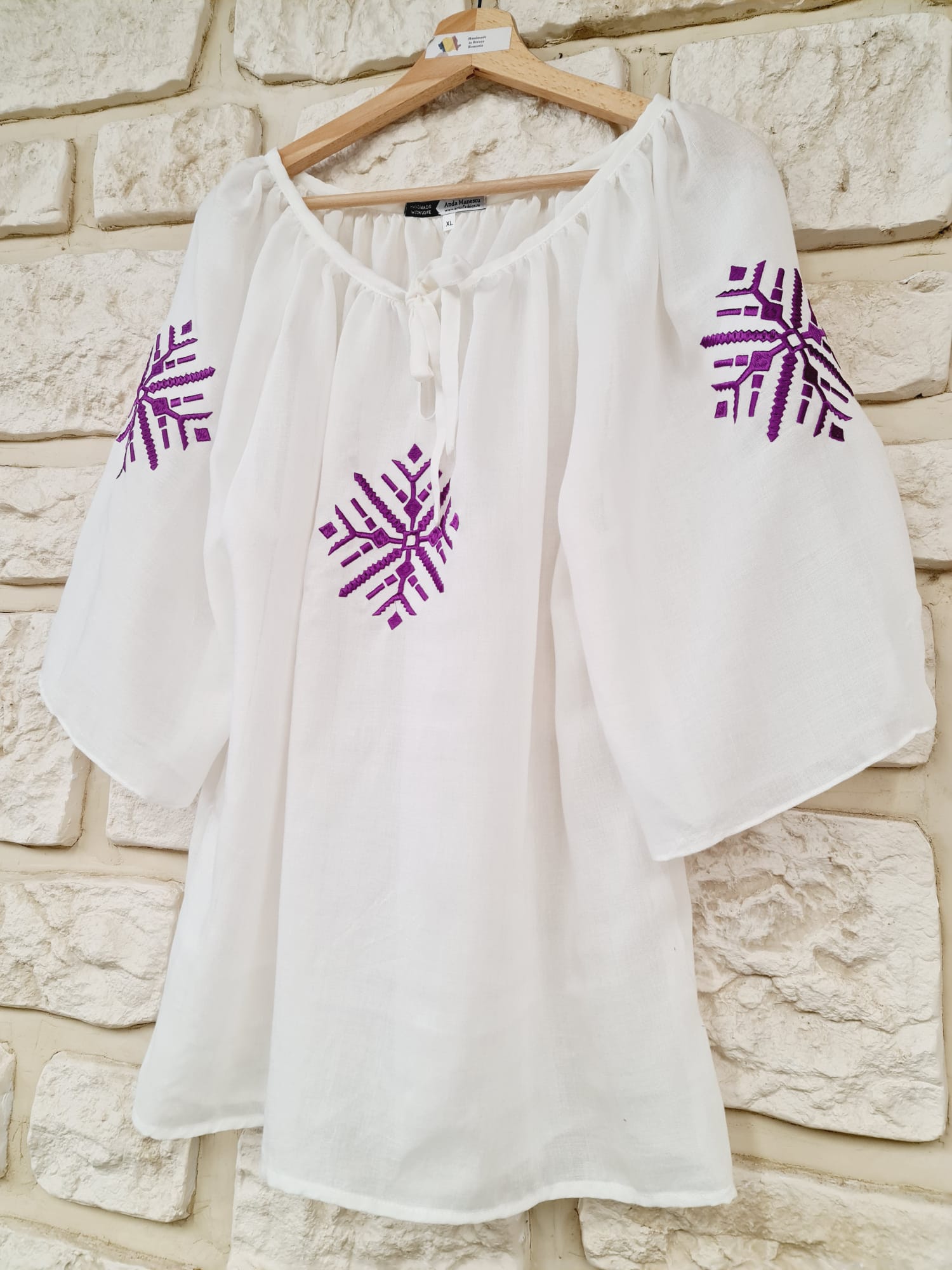 Bluza „Regina” – eleganță regală și tradiție autentică Bluza „Regina” – eleganță regală și tradiție autentică