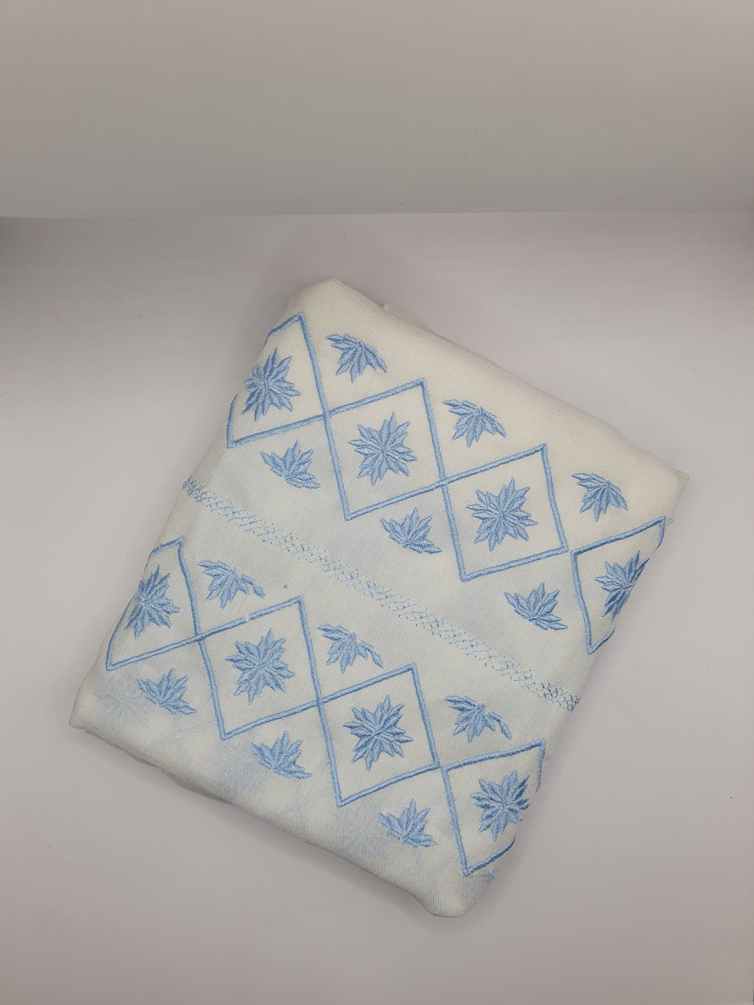 Maramă/ eșarfă, model ”Steaua cu 16 Țăpi”, 230 x 50 cm Maramă/ eșarfă, model ”Steaua cu 16 Țăpi”, 230 x 50 cm