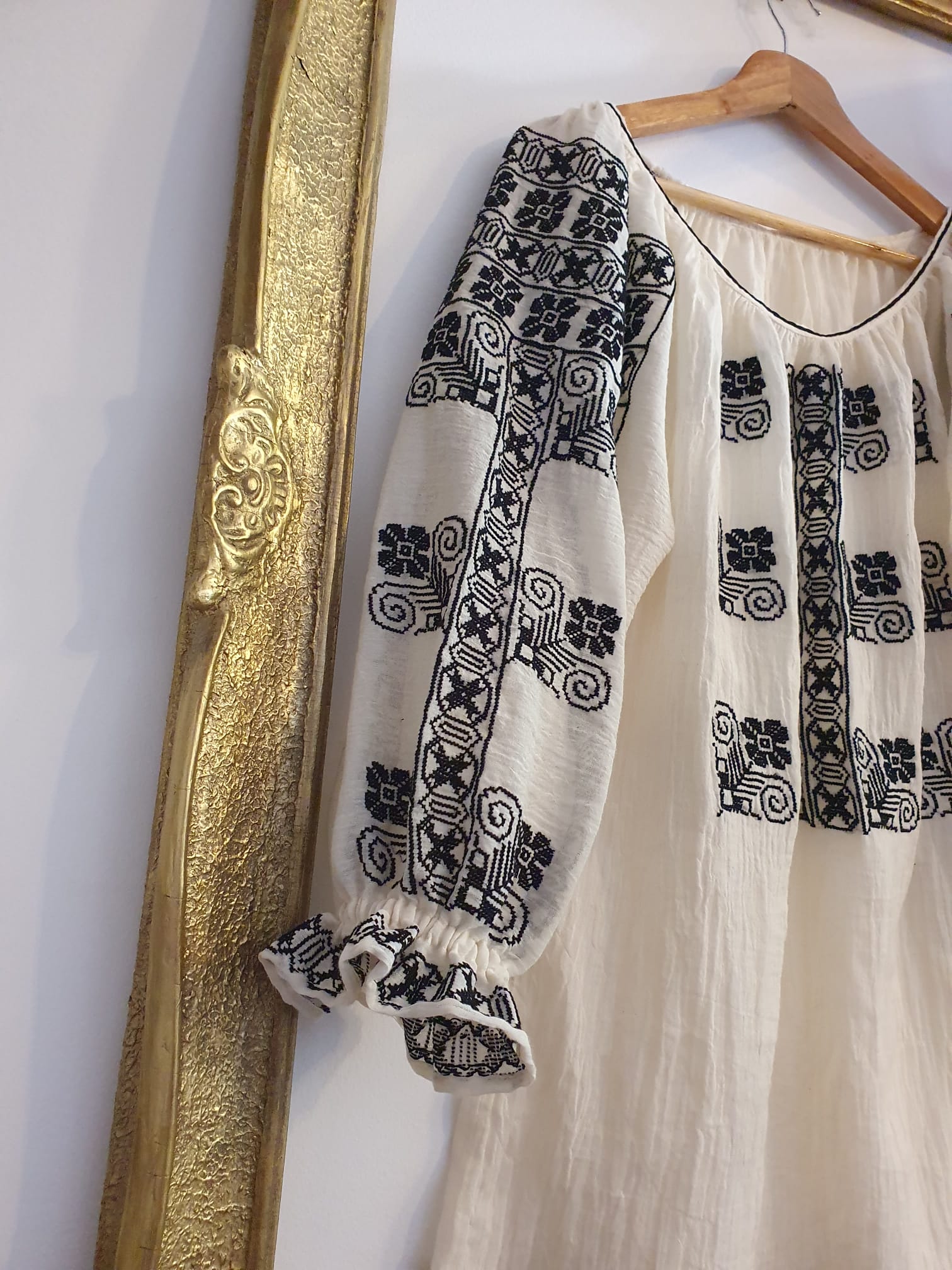 IE Tradiționala de Breaza, model Morișca, broderie manuală IE Tradiționala de Breaza, model Morișca, broderie manuală