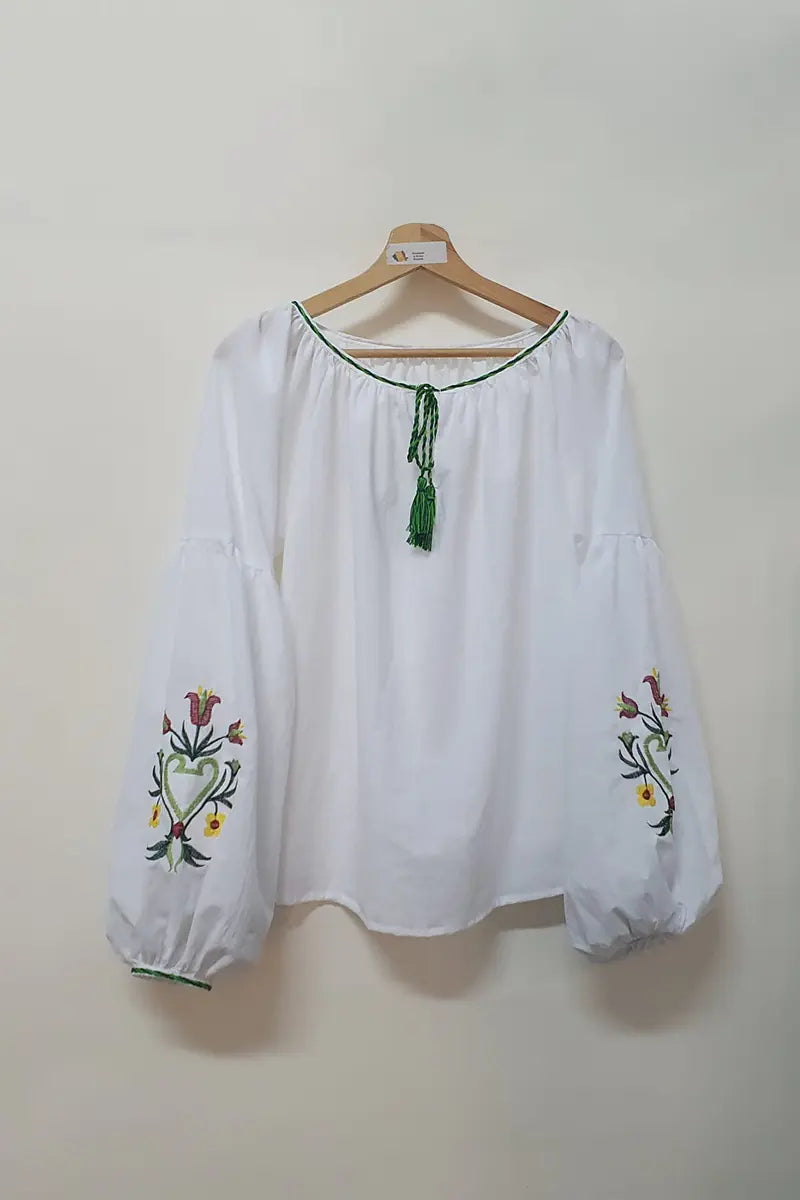 Bluza in spiritul traditiei - Crini Bluza in spiritul traditiei - Crini