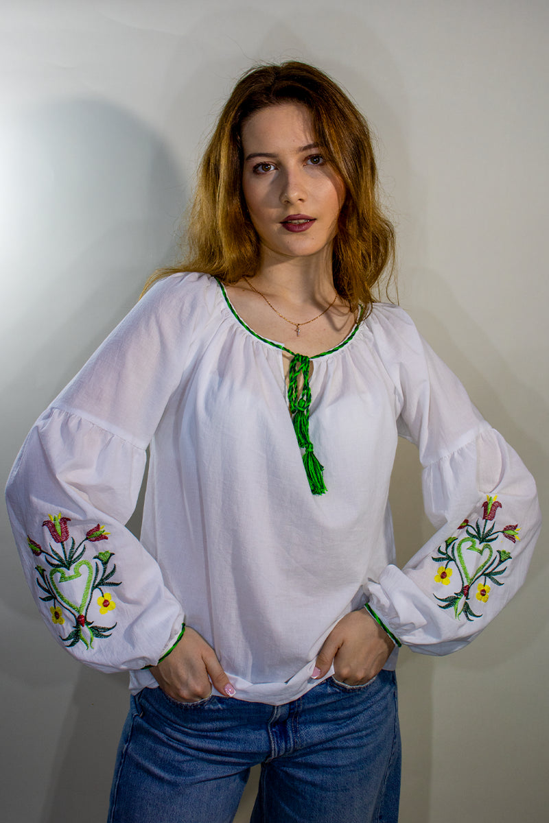 Bluza in spiritul traditiei - Crini Bluza in spiritul traditiei - Crini