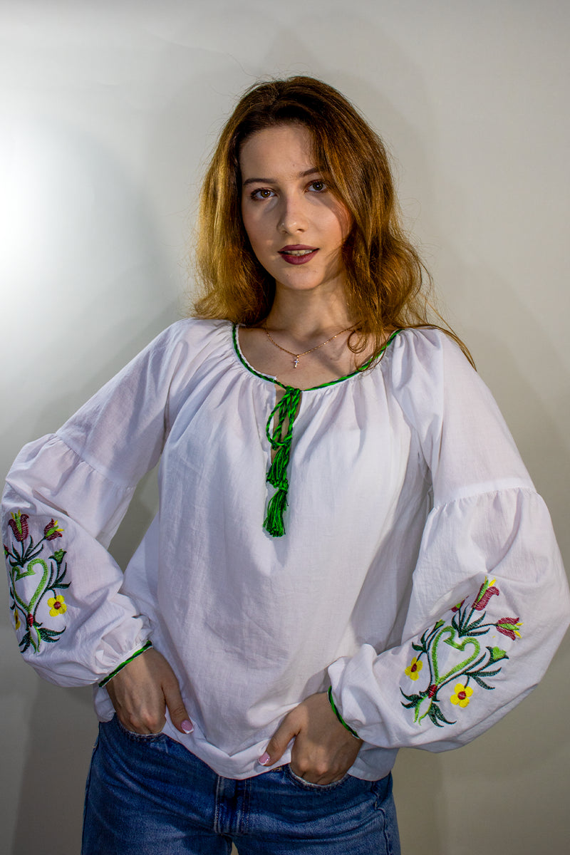 Bluza in spiritul traditiei - Crini Bluza in spiritul traditiei - Crini