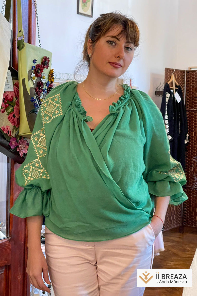 Bluză IANA, creată în Spiritul Tradiției Bluză IANA, creată în Spiritul Tradiției
