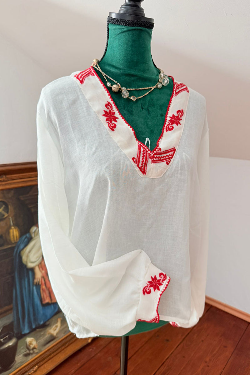 Bluză cu broderie veche - povești aduse în prezent Bluză cu broderie veche - povești aduse în prezent