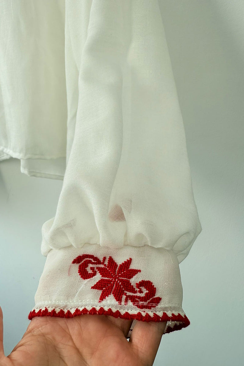Bluză cu broderie veche - povești aduse în prezent Bluză cu broderie veche - povești aduse în prezent