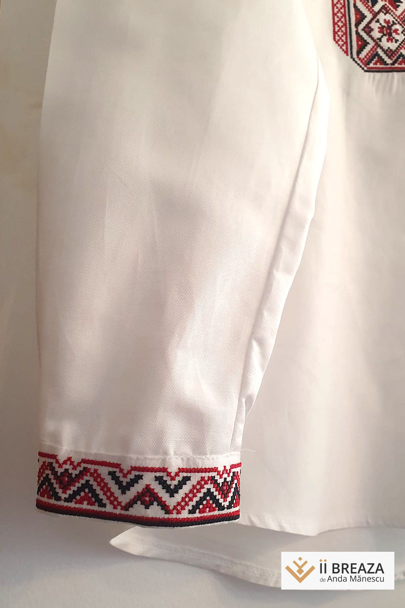 Cămașă bărbătească tradițională – Eleganță autentică, cusută cu măiestrie, roșu și negru Cămașă bărbătească tradițională – Eleganță autentică, cusută cu măiestrie, roșu și negru