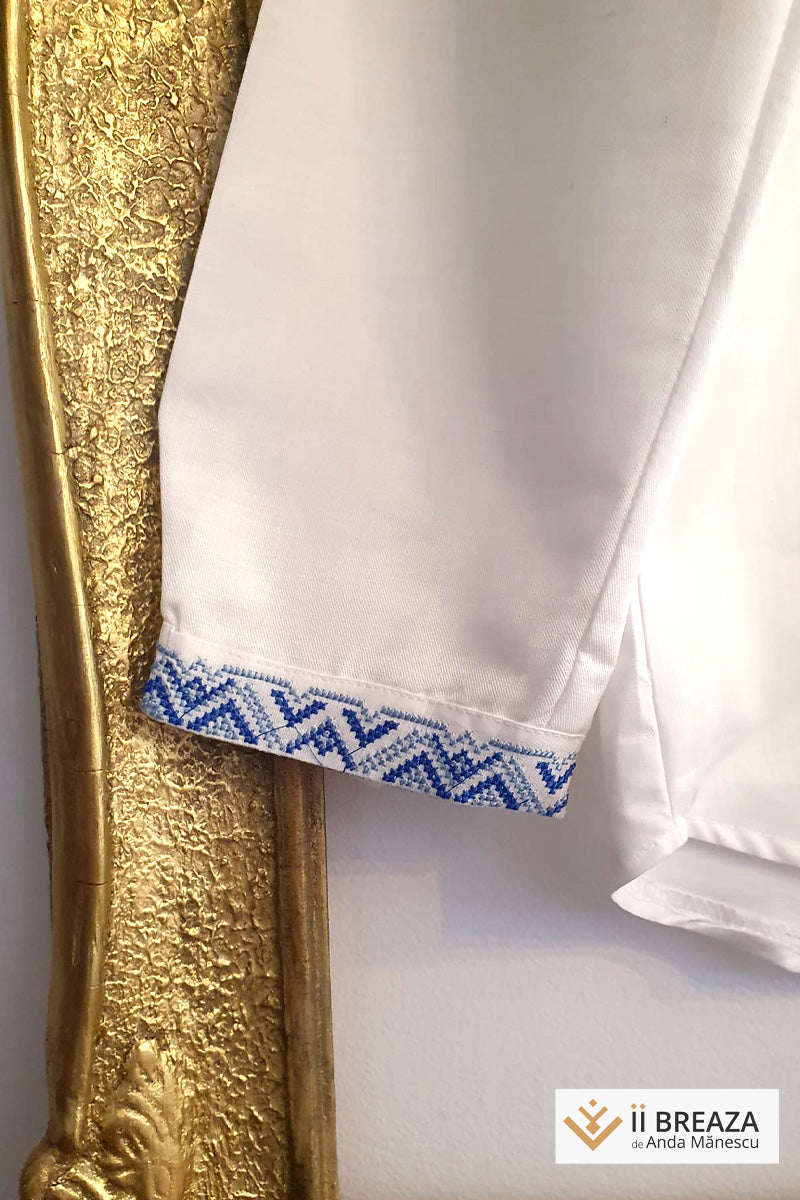Cămașă bărbătească tradițională Daniel – Eleganță autentică, cusută cu măiestrie pe in alb Cămașă bărbătească tradițională Daniel – Eleganță autentică, cusută cu măiestrie pe in alb
