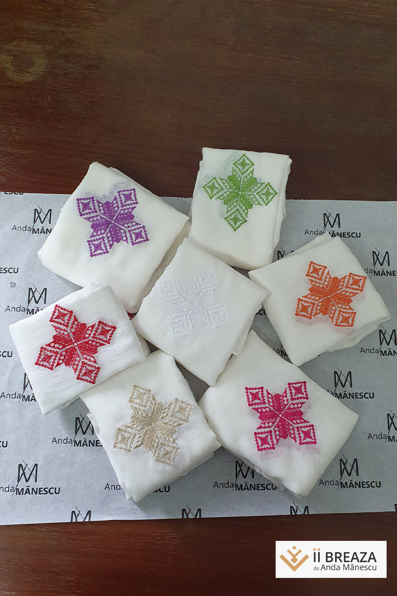 Maramă/ eșarfă brodată cu simboluri inspirate din tradiție, 140 cm*45cm Maramă/ eșarfă brodată cu simboluri inspirate din tradiție, 140 cm*45cm