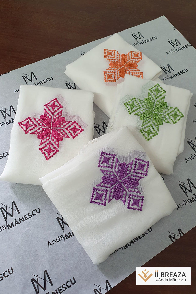 Maramă/ eșarfă brodată cu simboluri inspirate din tradiție, 140 cm*45cm Maramă/ eșarfă brodată cu simboluri inspirate din tradiție, 140 cm*45cm