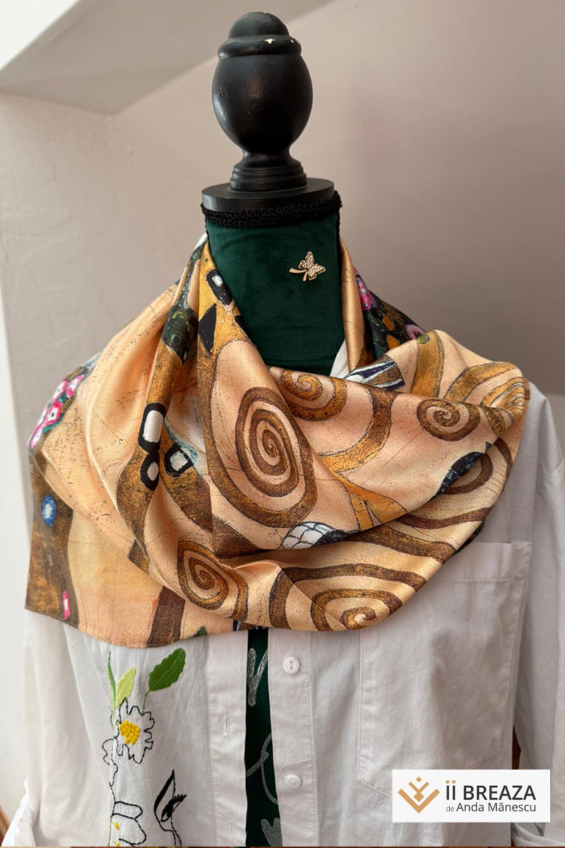 Batic din mătase naturală cu imprimeri inspirate din picturi celebre Batic din mătase naturală cu imprimeri inspirate din picturi celebre