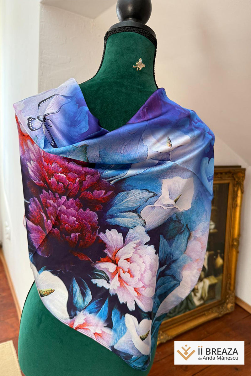 Batic din mătase naturală cu imprimeri inspirate din picturi celebre Batic din mătase naturală cu imprimeri inspirate din picturi celebre