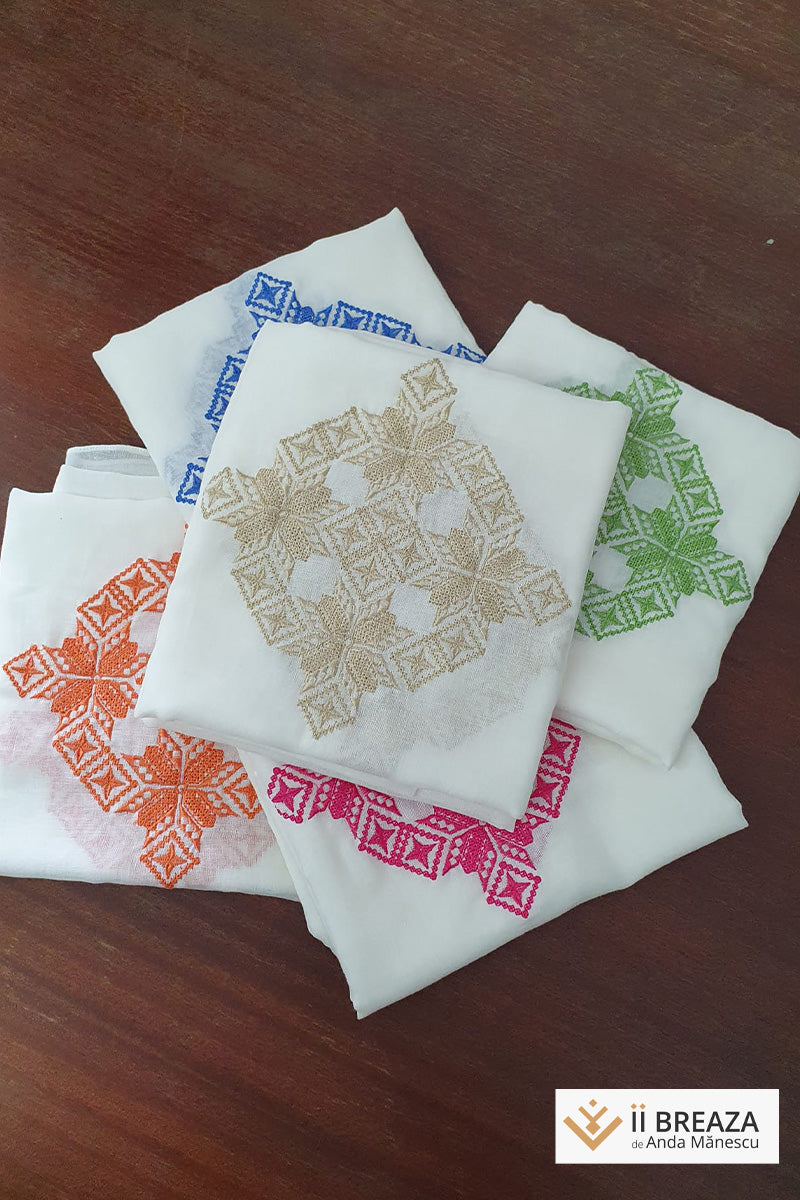 Maramă/ Eșarfă, brodată cu simboluri inspirate din tradiție, 200*50 cm Maramă/ Eșarfă, brodată cu simboluri inspirate din tradiție, 200*50 cm