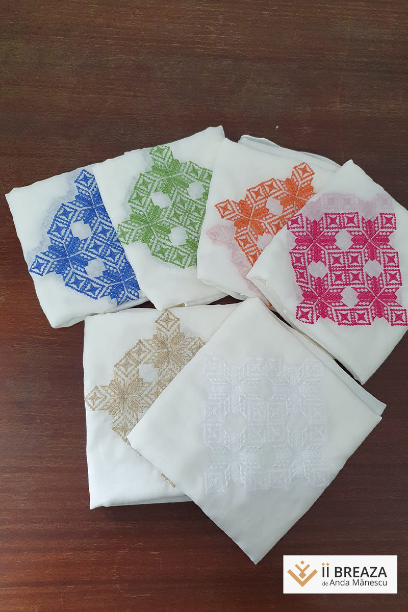 Maramă/ Eșarfă, brodată cu simboluri inspirate din tradiție, 200*50 cm Maramă/ Eșarfă, brodată cu simboluri inspirate din tradiție, 200*50 cm