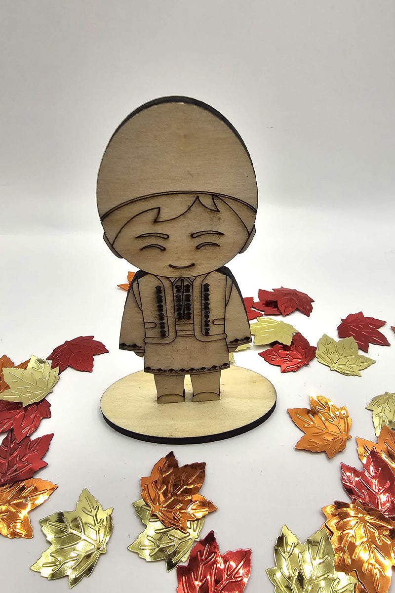 Figurine din lemn cu suport în port popular Figurine din lemn cu suport în port popular