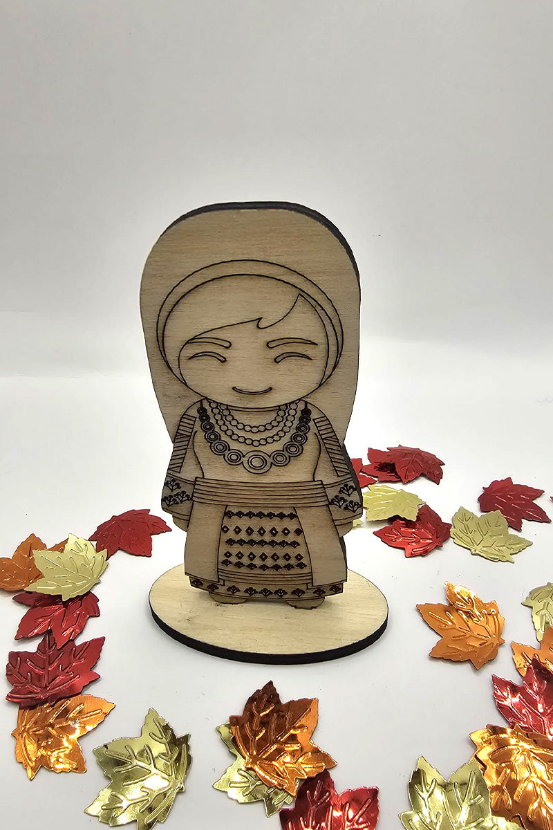 Figurine din lemn cu suport în port popular Figurine din lemn cu suport în port popular