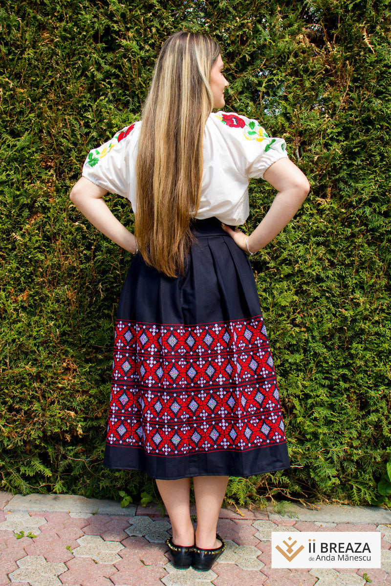 Fotă tip fustă, cu însemne tradiționale, bleumarin cu roșu Fotă tip fustă, cu însemne tradiționale, bleumarin cu roșu