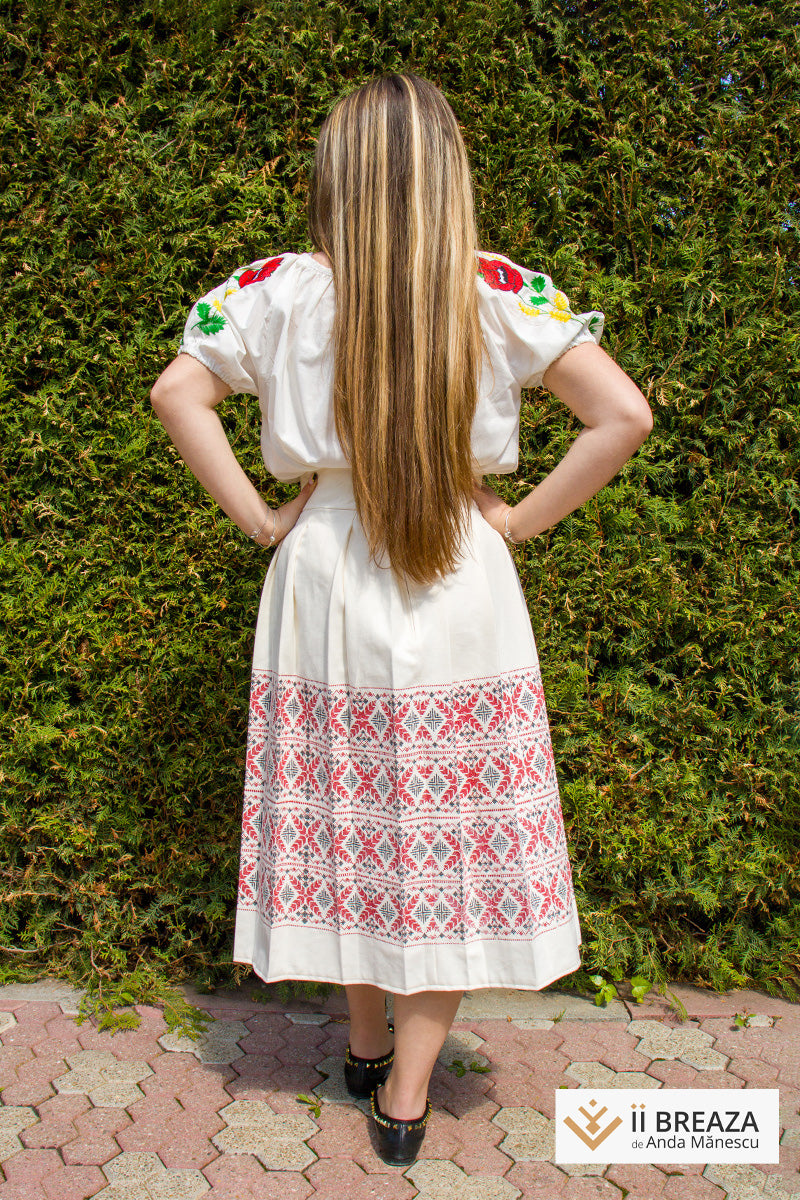 Fotă tip fustă, cu însemne tradiționale, alb cu roșu Fotă tip fustă, cu însemne tradiționale, alb cu roșu