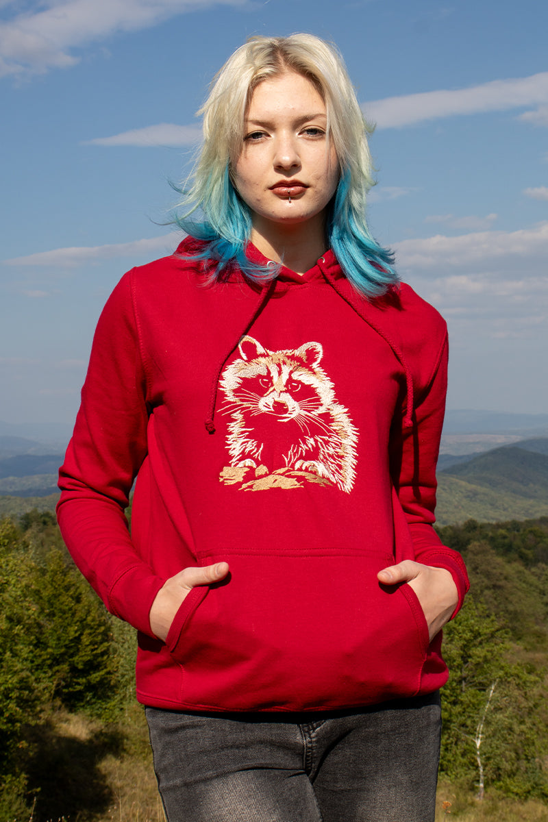 Hanorac roșu brodat cu raton Hanorac roșu brodat cu raton