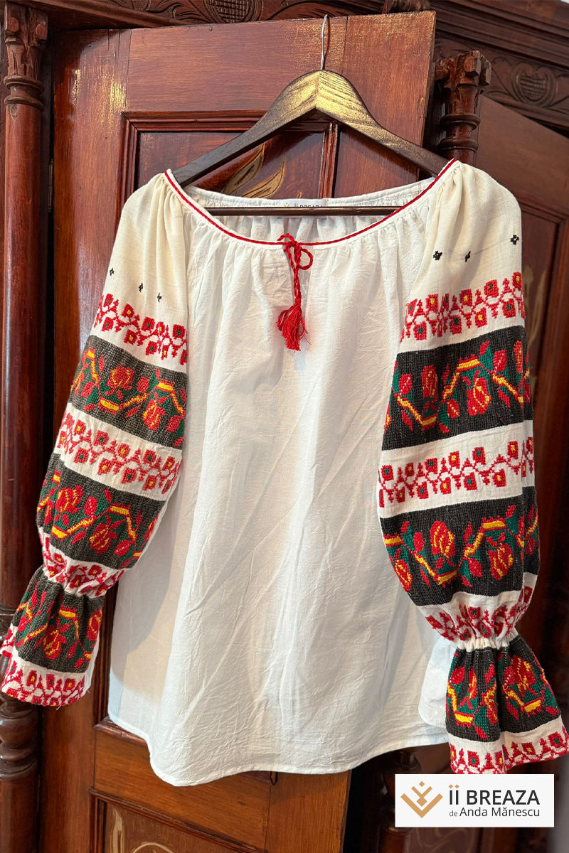 Ie cu mâneci vintage și broderie înflorată Ie cu mâneci vintage și broderie înflorată