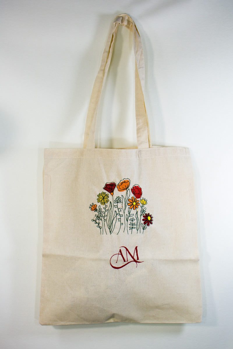 Traistuță reutilizabilă, din bumbac,  brodată cu flori sau simboluri tradiționale Traistuță reutilizabilă, din bumbac,  brodată cu flori sau simboluri tradiționale