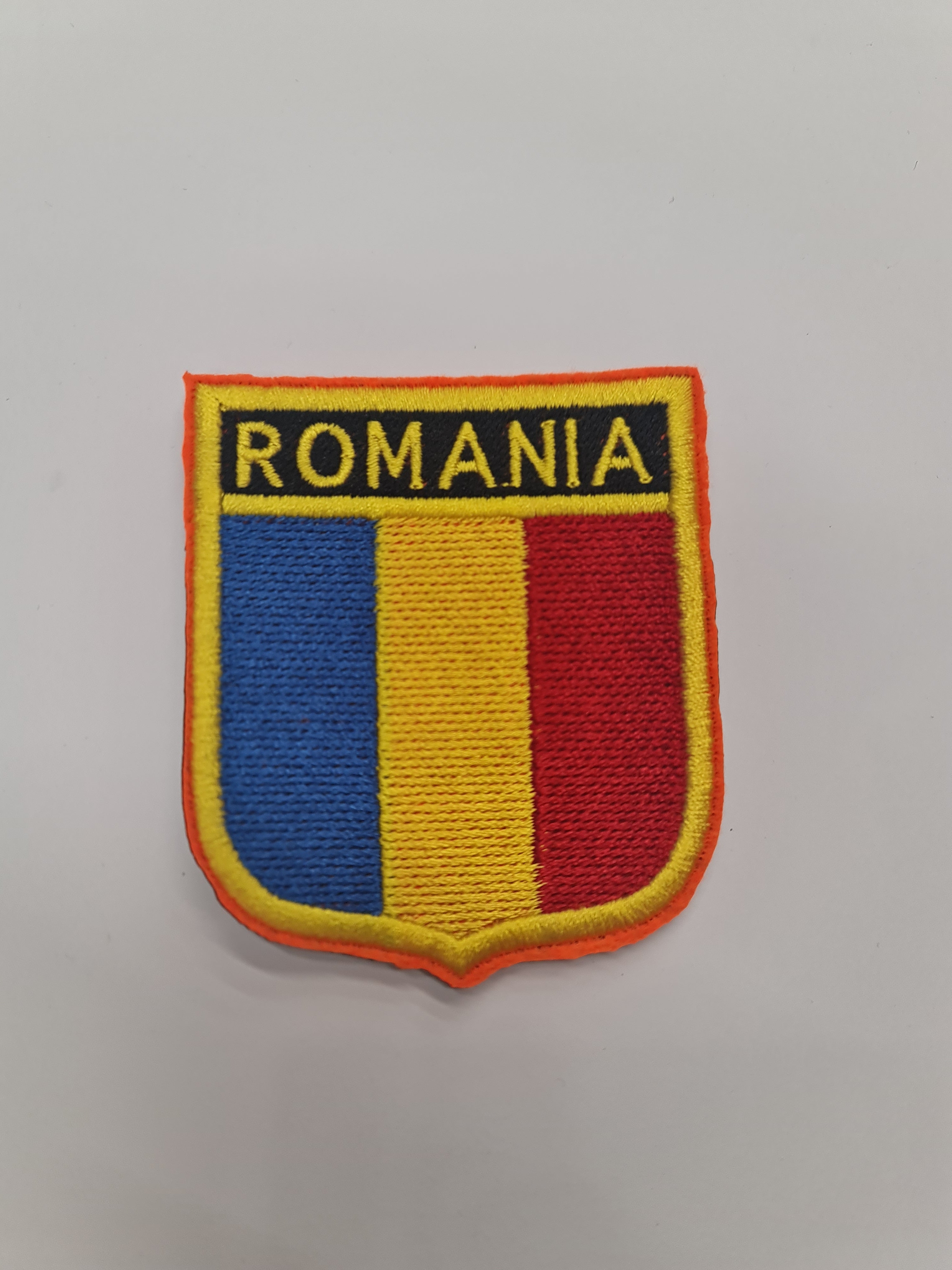 Emblemă / Patch brodată, cu folie adezivă – România tricoloră Emblemă / Patch brodată, cu folie adezivă – România tricoloră