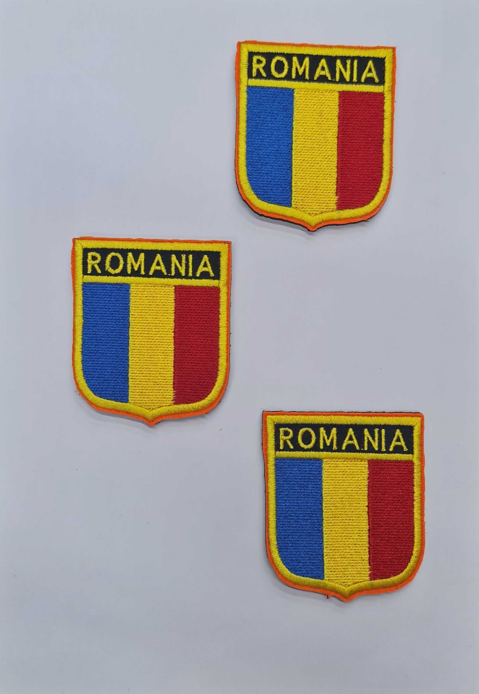 Emblemă / Patch brodată, cu folie adezivă – România tricoloră Emblemă / Patch brodată, cu folie adezivă – România tricoloră