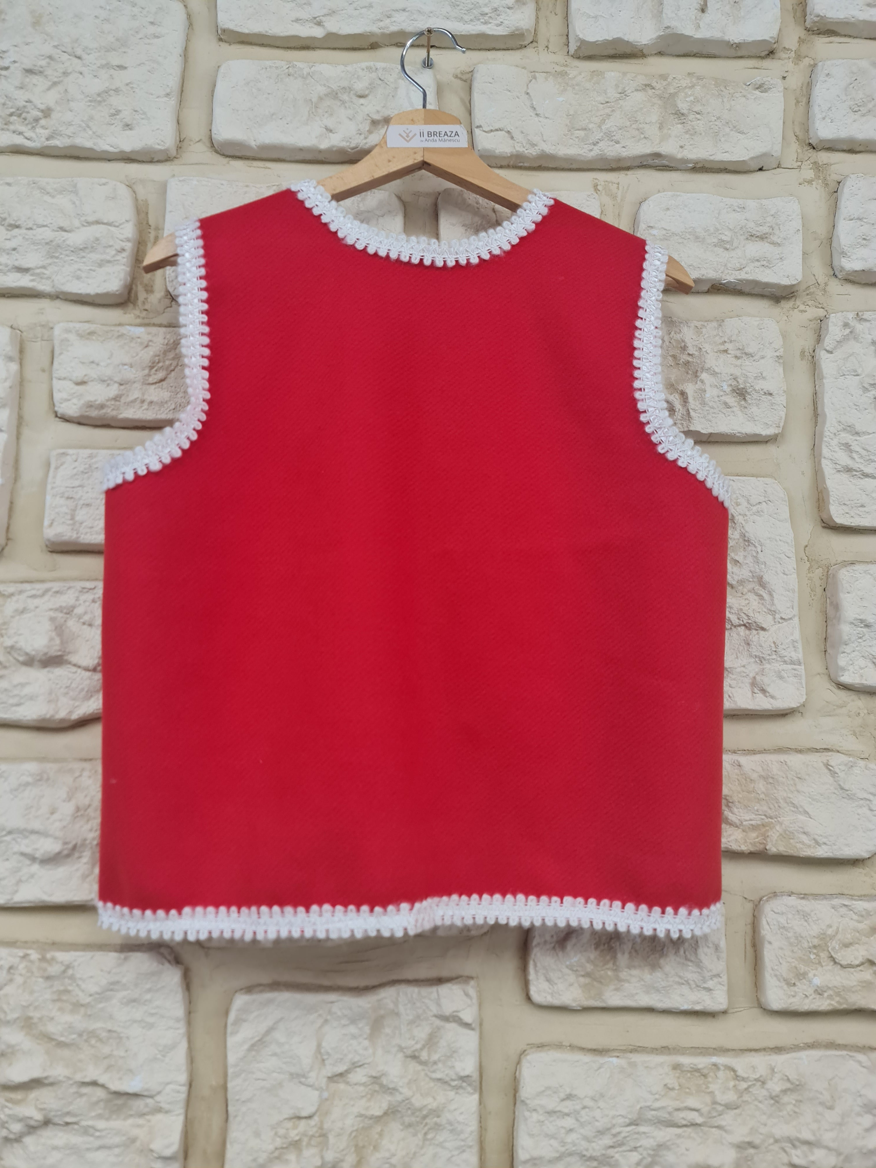 Vestă damă din stofă – simplitate cu suflet tradițional Vestă damă din stofă – simplitate cu suflet tradițional