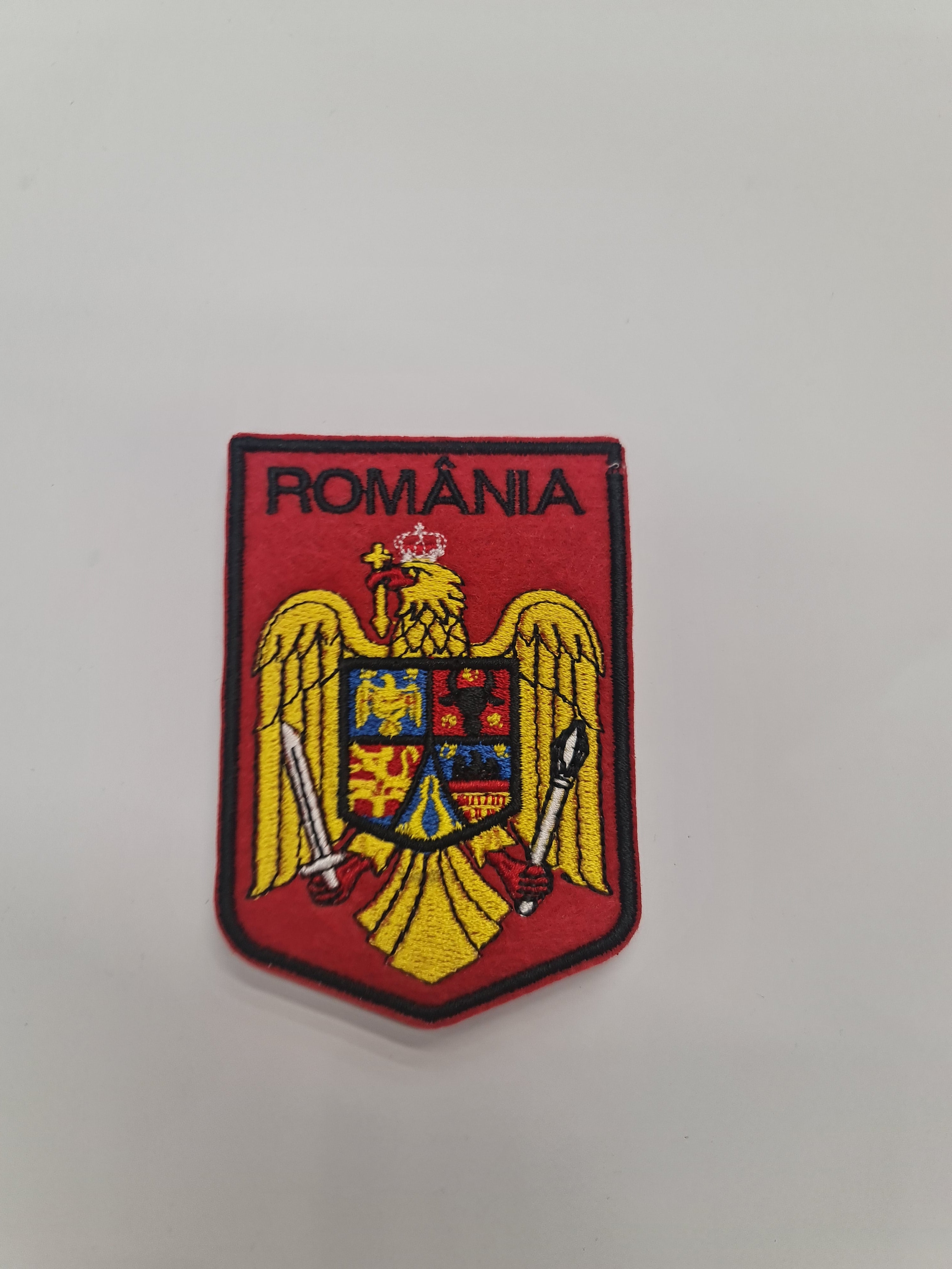 Emblemă / Patch brodată, cu folie adezivă – Stema României Emblemă / Patch brodată, cu folie adezivă – Stema României