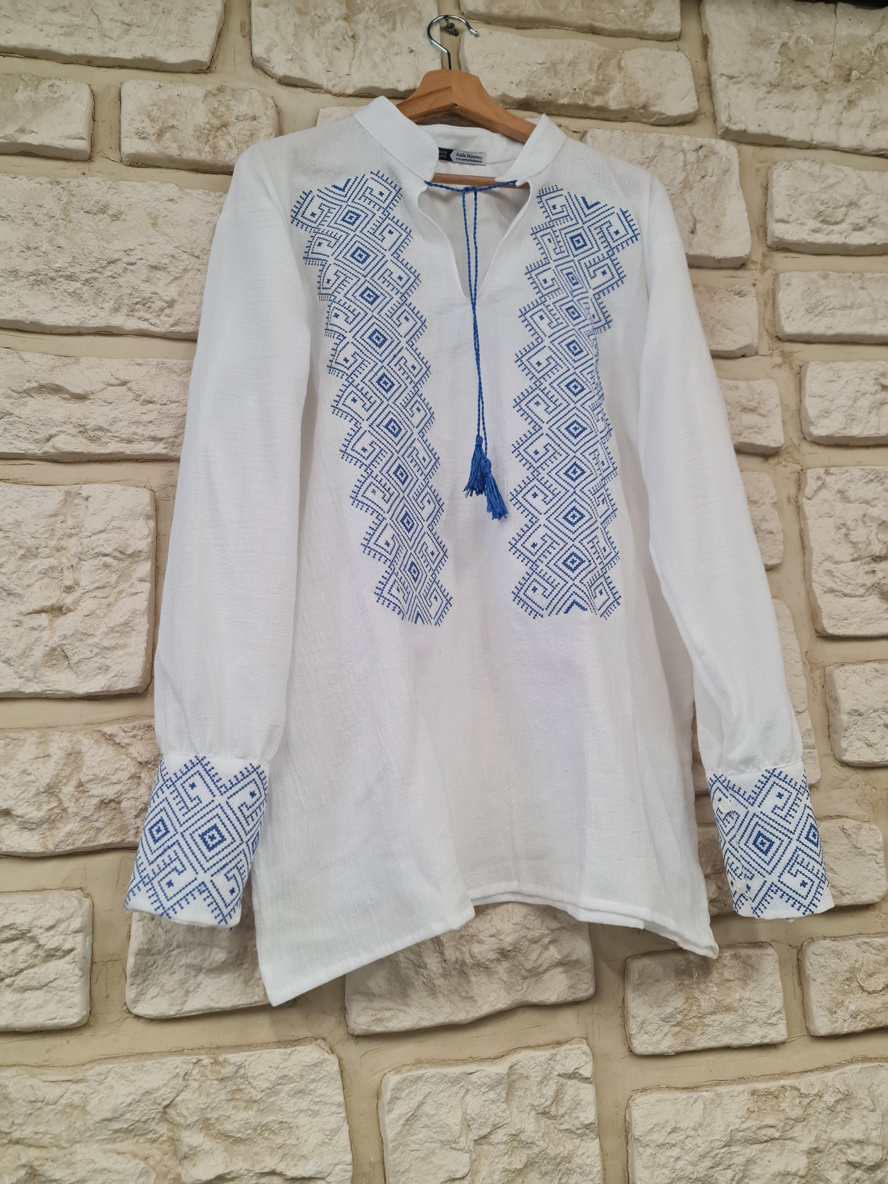 Cămașă bărbătească brodată – model „Berbecuti” | 100% bumbac, pânză topită Cămașă bărbătească brodată – model „Berbecuti” | 100% bumbac, pânză topită